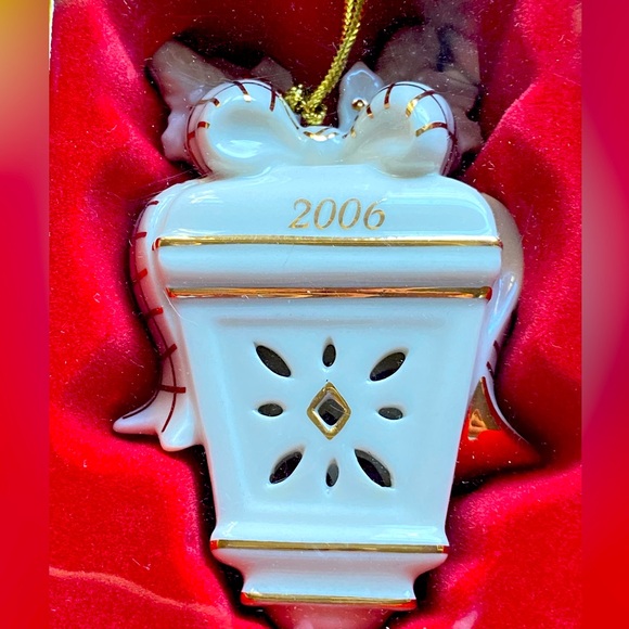 2006 LENOX WILLIAMSBURG LANTERN ANNUAL ORNAMENT NWT IVORY GOLD - Picture 1 of 7